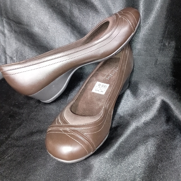 Comfort Plus by Predictions Brown Flats with Quilted Design - Picture 12 of 16